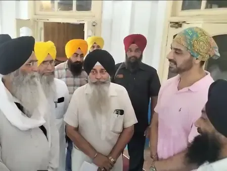 श्री अकाल तख्त साहिब पहुंचे एक्टर गेवी चहल, बाढ़ राहत कार्यों को लेकर जत्थेदार से की चर्चा