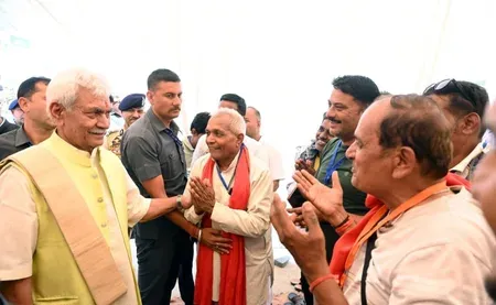 अमरनाथ यात्रा 2026: एलजी मनोज सिन्हा ने पंथा चौक ट्रांजिट कैंप का निरीक्षण किया, श्रद्धालुओं को 24 घंटे सुविधा के निर्देश