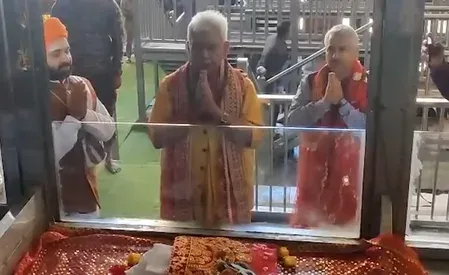 अमरनाथ यात्रा 2026 की औपचारिक शुरुआत: उप-राज्यपाल मनोज सिन्हा ने पवित्र गुफा में की 'प्रथम पूजा'