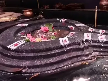 श्री बुग्गा रामलिंगेश्वर मंदिर : यहां एक साथ 12 ज्योतिर्लिंग विराजमान, चमत्कारी झरने से जलाभिषेक
