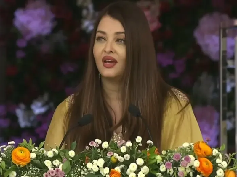 क्या श्री सत्य साईं बाबा का जन्म शताब्दी समारोह ऐश्वर्या राय के लिए खास है?