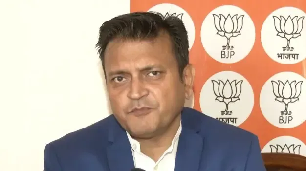 क्या राहुल गांधी शुभ अवसर पर नाराज फूफा बन जाते हैं? : अजय आलोक