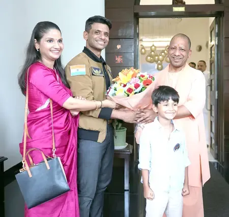 शुभांशु शुक्ला से मुलाकात पर बोले सीएम योगी, 'आप भारत के अंतरिक्ष स्वप्न और युवा पीढ़ी की प्रेरणा हैं'