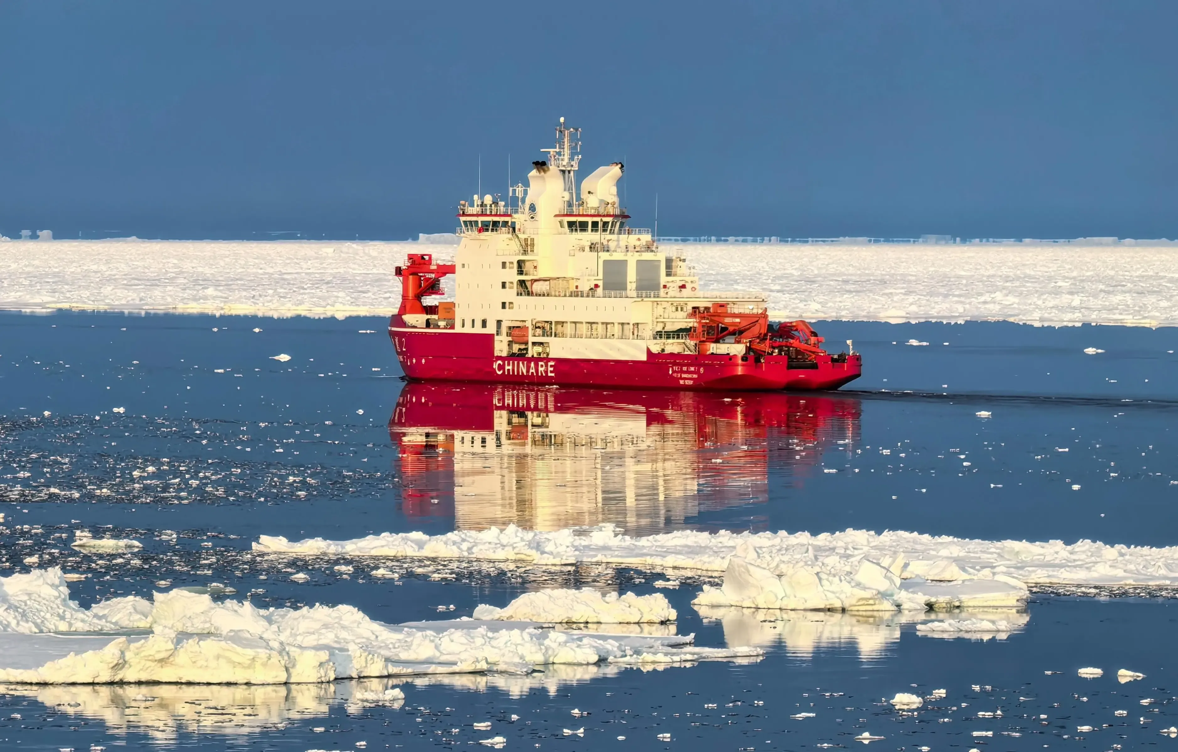 चीन का श्वेयलोंग-2 बर्फ भंजक जहाज अंटार्कटिका के प्राइड्ज बे की तरफ बढ़ा