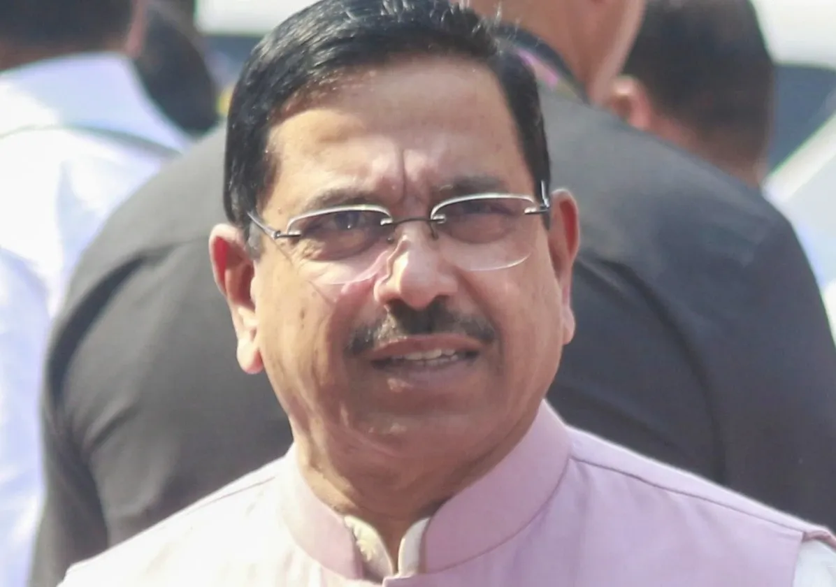 Is Siddaramaiah Engaging in Political Drama Over Pending Grants from the Centre?