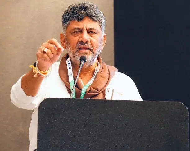 सिद्दारमैया के इस्तीफे के बाद शिवकुमार बोले — 'इस यात्रा को साथ मिलकर आगे बढ़ाने के लिए तत्पर हूं'