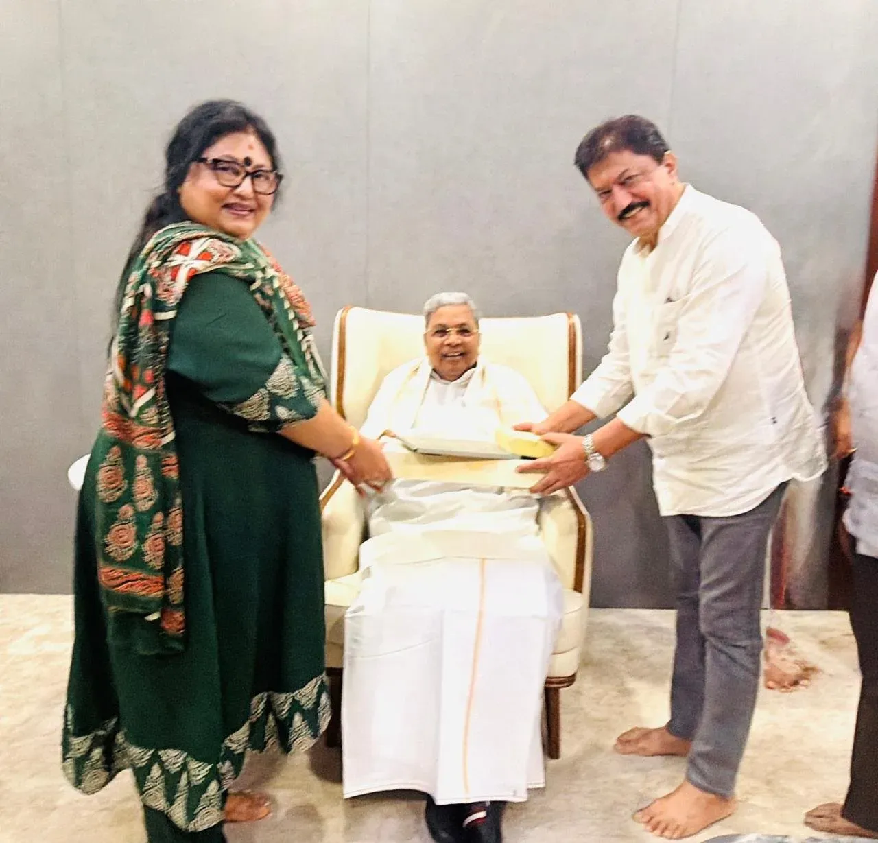 Siddaramaiah receives wedding invite from veteran Kannada actor Devaraj