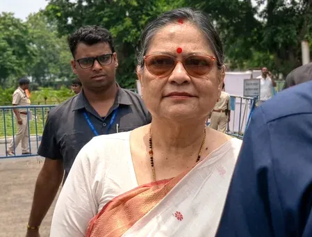 19 Trinamool Congress MPs' signatures surface, fuel Lok Sabha bloc confusion