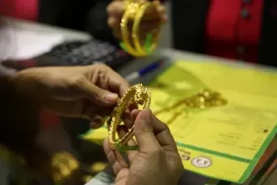 Have Silver Prices Surpassed 4 Lakh, While Gold Rises 6% as Safe Haven Demand Grows?