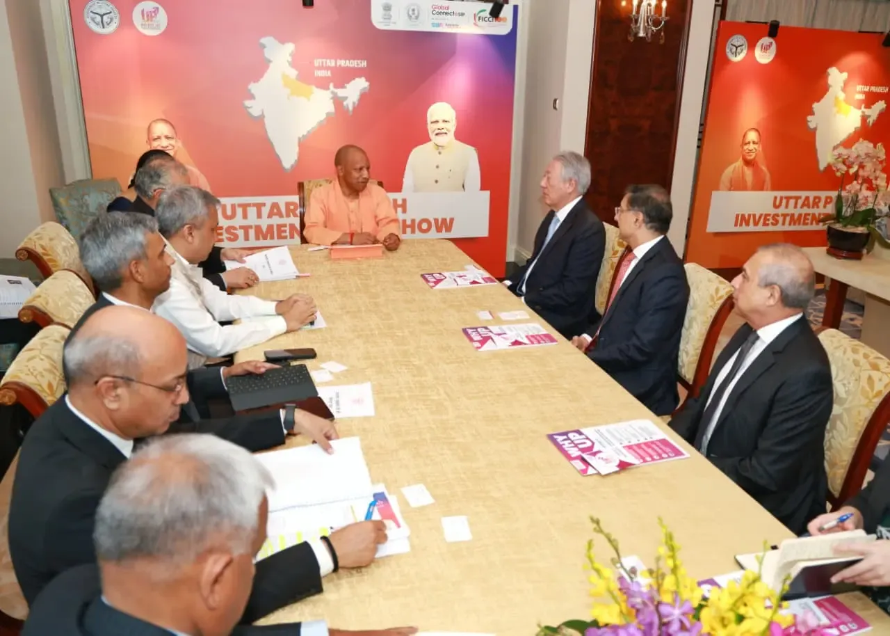 सीएम योगी का सिंगापुर दौरा: विदेशी निवेशकों से जुड़ी महत्वपूर्ण चर्चाएँ