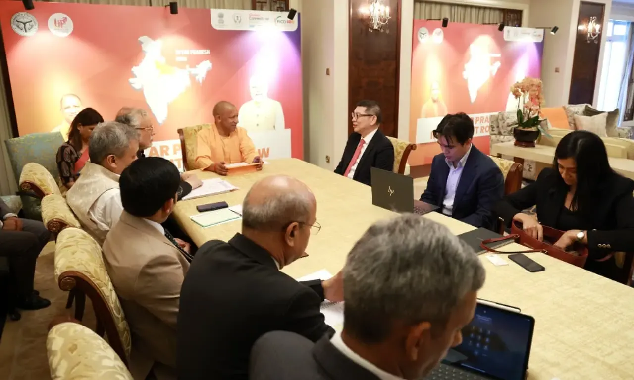 सिंगापुर में सीएम योगी की जीआईसी के साथ दीर्घकालिक निवेश पर महत्वपूर्ण चर्चा