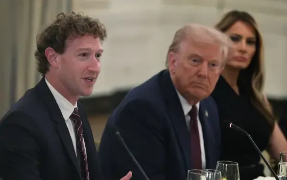 क्या सिंहावलोकन 2025 में हॉट माइक ने दुनिया को सच सुनवा दिया?