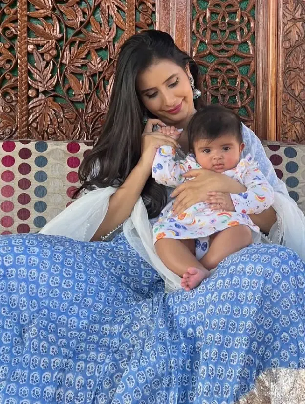 क्या सिंगल मदर होना आसान है? एक्ट्रेस चारु असोपा ने साझा किया अपना अनुभव