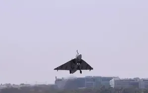 क्या 2025 में भारत का रक्षा क्षेत्र रहा दमदार? फ्रांस से राफेल खरीदी और तेजस से बढ़ा स्वदेशीकरण