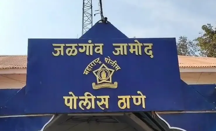 बुलढाणा में दहशत: राजुरा के पास मिला महिला का सिर कटा, आधा जला शव — पहचान अज्ञात