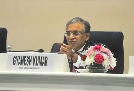 एसआईआर का दूसरा चरण : 51 करोड़ का सत्यापन, उत्तर प्रदेश और पश्चिम बंगाल में सर्वाधिक मतदाता