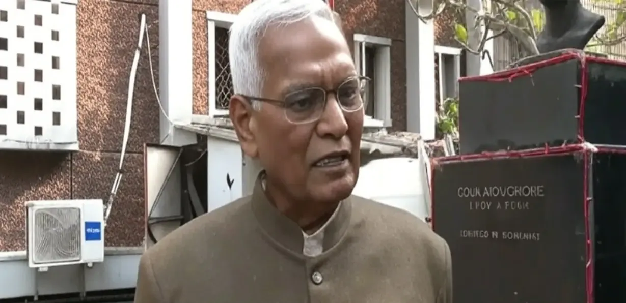 क्या चुनाव आयोग को मतदाता सूची पुनरीक्षण (एसआईआर) पर उठ रहे सवालों के जवाब देने चाहिए?