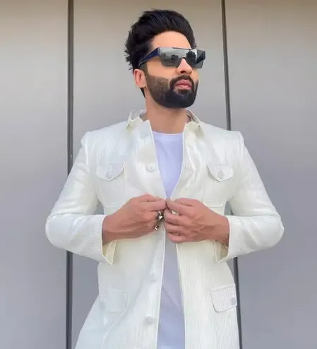 सिर्फ एक्टिंग तक सीमित नहीं जैकी भगनानी और जय भानुशाली, अलग-अलग अंदाज में फैंस से रहते कनेक्ट