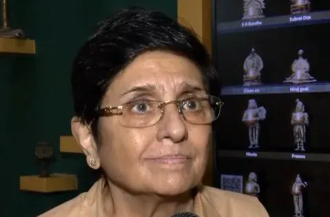 प्रज्वल रेवन्ना की जेल सेल से मोबाइल बरामद: किरण बेदी बोलीं — 'सस्पेंशन नहीं, दोषी स्टाफ को नौकरी से हटाओ'