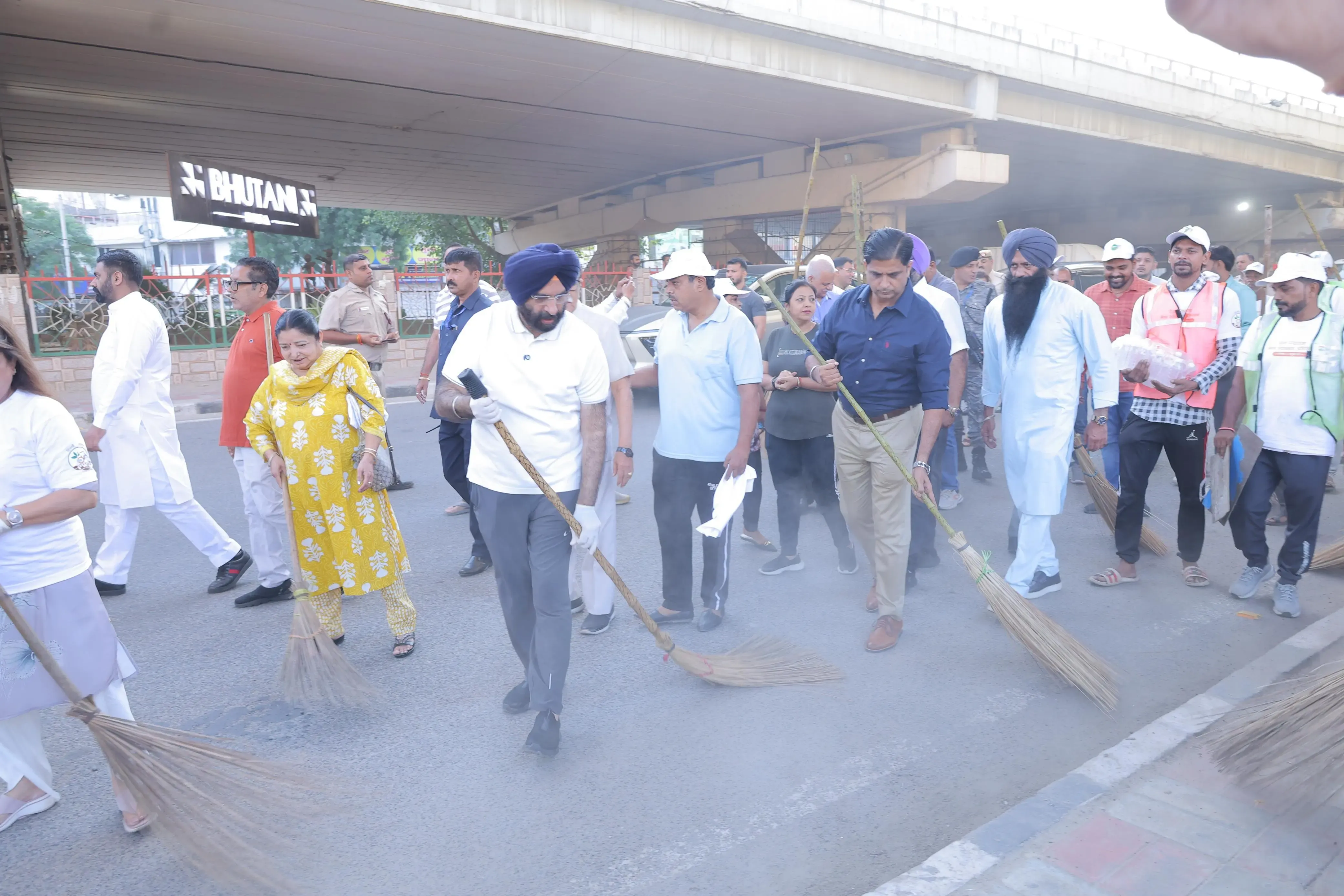 How Did Sirsa and Pankaj Singh Lead Delhi Ministers in a Ring Road Cleanliness Drive?