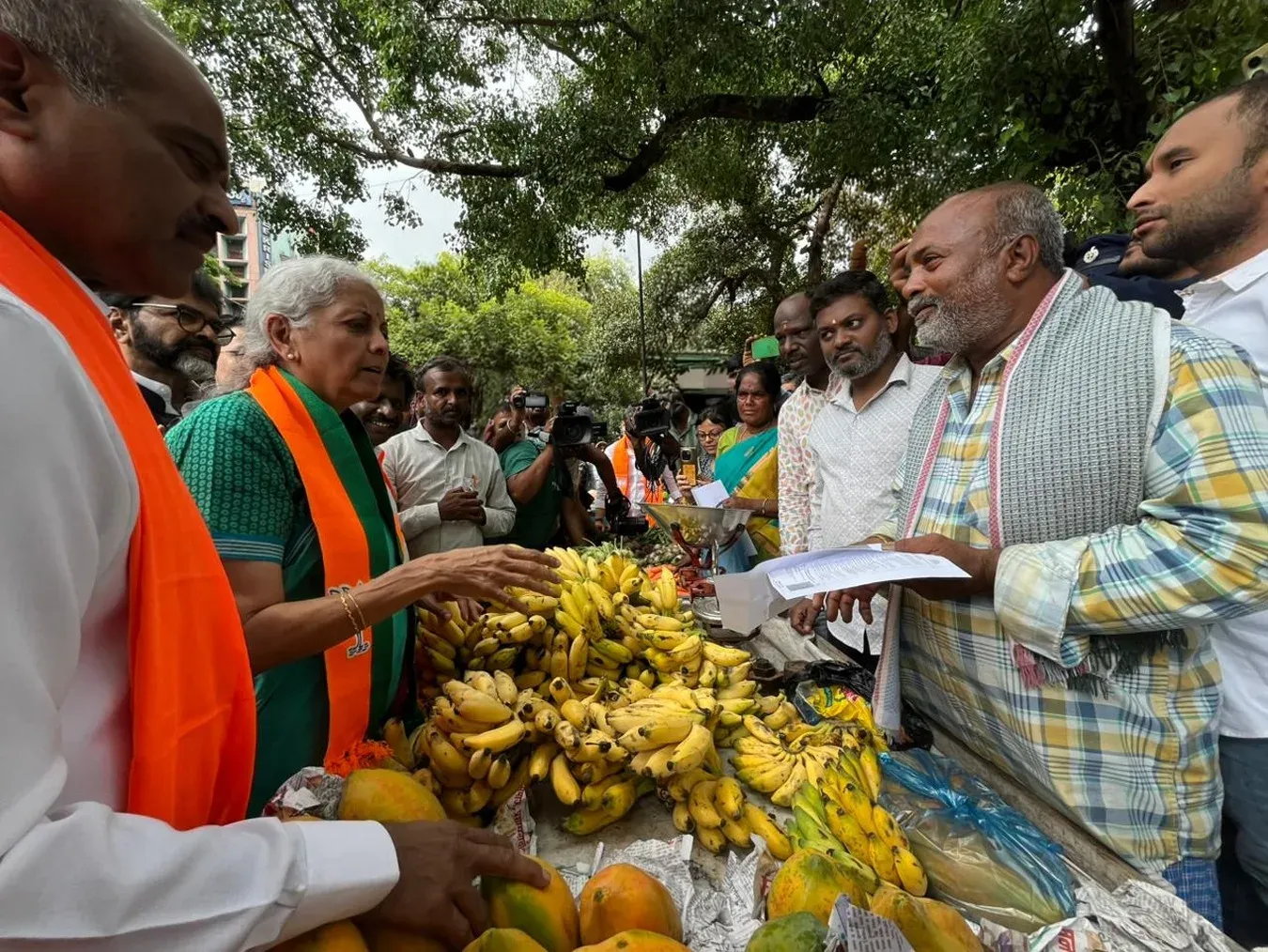 Sitharaman Meets Street Vendors at Bengaluru Cleanliness Drive