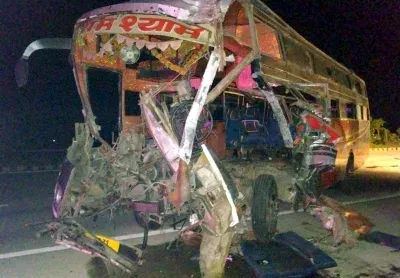 6 killed, 20 hurt as bus hits truck on Hyderabad-Vijayawada highway