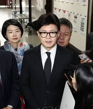 S.Korea: Ruling party leader says President Yoon stepping down early inevitable