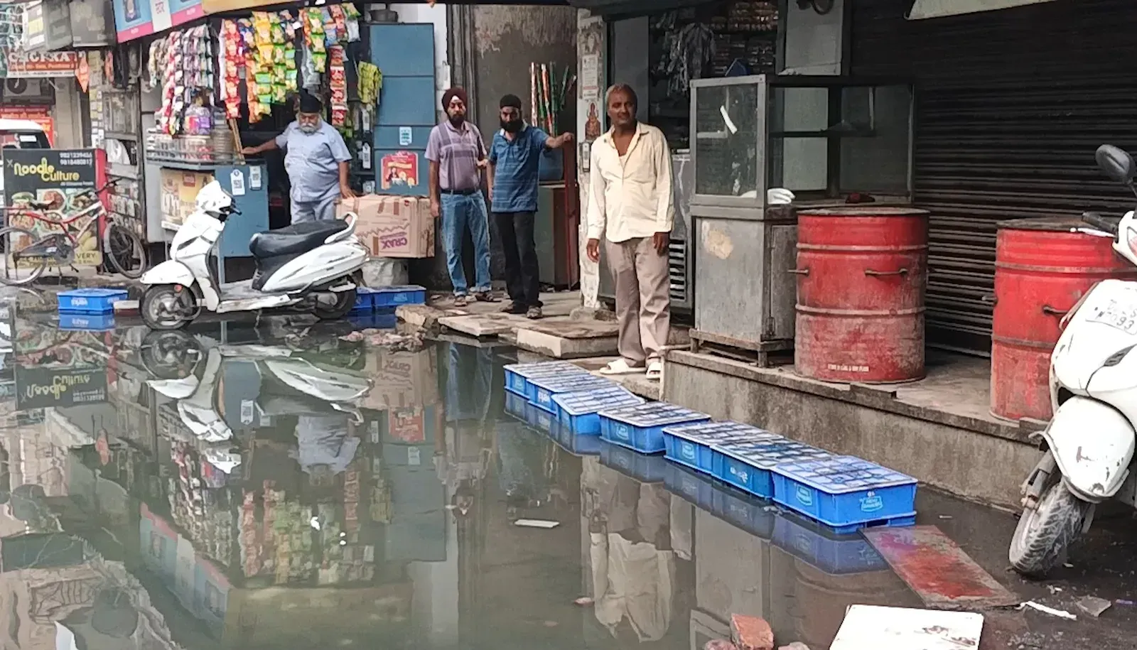 हरिनगर में दो महीने से सीवर मिला पानी: 'न पी सकते, न नहा सकते', निवासियों का प्रशासन पर फूटा गुस्सा