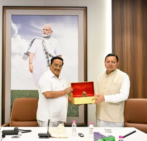 नई दिल्ली में सी आर पाटिल से मिले उत्तराखंड के मुख्यमंत्री पुष्कर सिंह धामी
