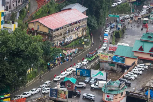 शिमला के कार्ट रोड पर भूस्खलन से लंबा जाम