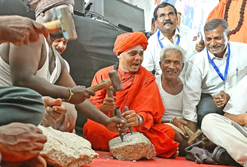 बेंगलुरु: भोवी समुदाय ने आंतरिक आरक्षण रोस्टर के खिलाफ प्रदर्शन किया