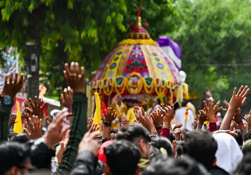 हौज़ खास में रथ यात्रा की भव्य शुरुआत
