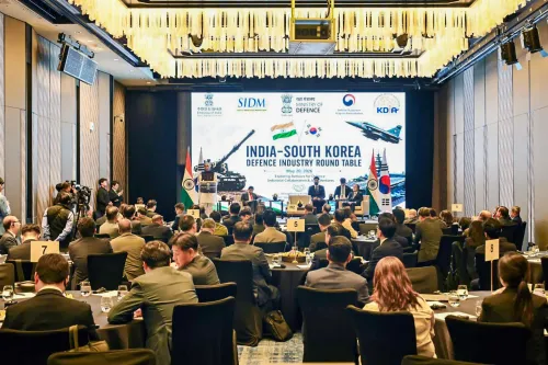 सियोल में राजनाथ सिंह का रक्षा उद्योग संबोधन