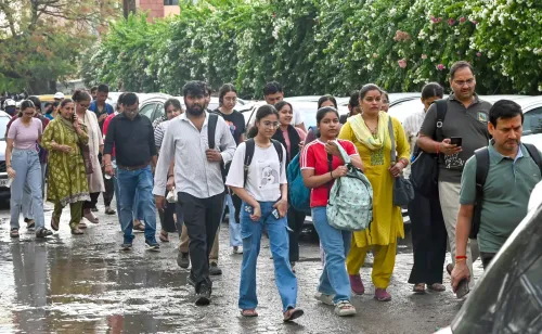 CUET UG परीक्षार्थी सरिता विहार केंद्र से बाहर निकले