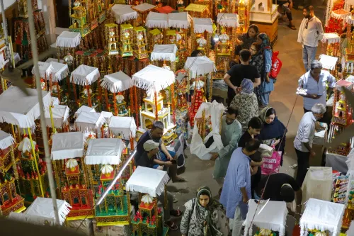 सुल्तान उल मदारिस में ताज़िया बाज़ार, शिया श्रद्धालुओं की भीड़