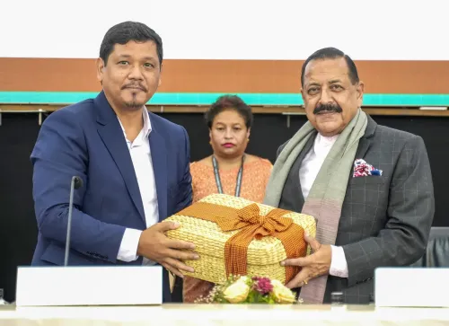 कॉनराड संगमा ने डॉ. जितेंद्र सिंह को किया सम्मानित