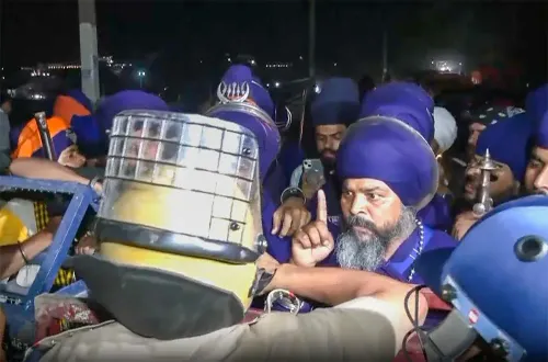 कुलहाल सीमा पर निहंग सिखों का मार्च, पुलिस ने रोका