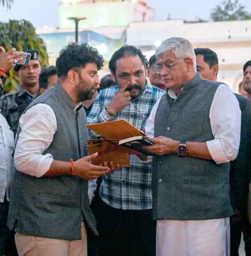 गजेंद्र सिंह शेखावत का नई दिल्ली में ‘रंग राजस्थान – रंग रथ यात्रा’ का ध्वज रोहण