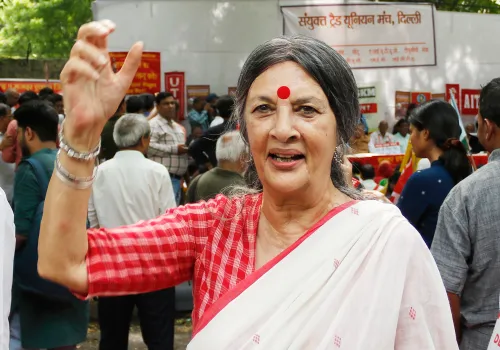 New Delhi: Farmers and Trade Unions Unite for Demonstration at Jantar Mantar