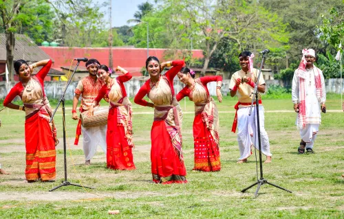 गुवाहाटी: रोंगाली बिहू समारोह