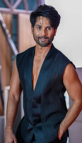 शाहिद कपूर पहुँचे 'द ग्रेट इंडियन कपिल शो' के सेट पर
