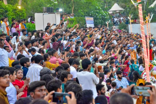 अदालतगंज तालाब पर भक्तों का जनसैलाब