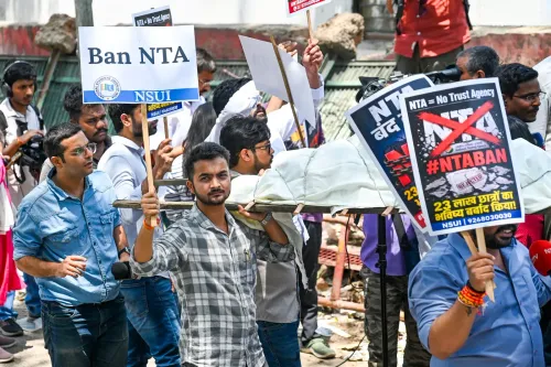 NSUI का अर्थी जुलूस — NEET लीक पर आक्रोश