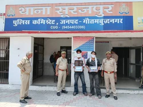 ग्रेटर नोएडा: मोबाइल चोरी के दो आरोपी गिरफ्तार, 12 फोन और बाइक बरामद