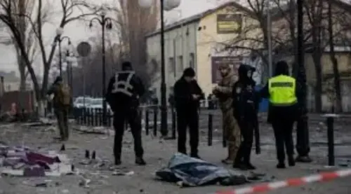 Twelve Injured in Russian Airstrike on Kyiv