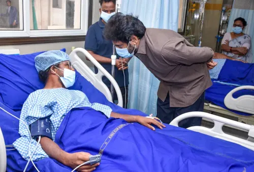 KIMS अस्पताल में पवन कल्याण ने घायल श्रमिकों का हाल जाना