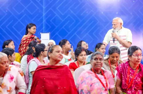 नई दिल्ली: पीएम मोदी ने सरकारी योजनाओं के लाभार्थियों से संवाद किया