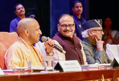 लखनऊ: मुख्यमंत्री योगी ने नियुक्ति पत्र बांटे