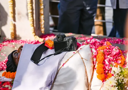 New Delhi: Last Rites of Photographer Raghu Rai