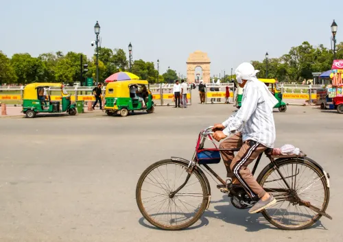 New Delhi: Heatwave Grips National Capital Amid Soaring Temperatures